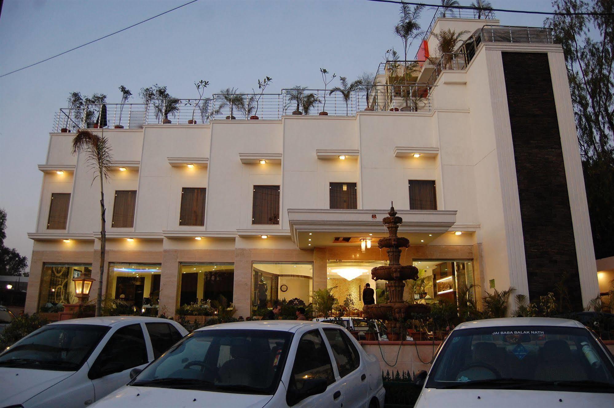 Hotel Taj Resorts Agra  Exterior photo